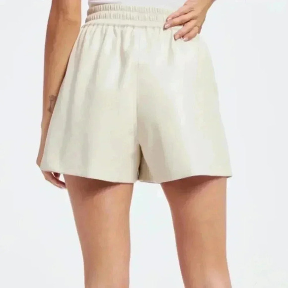 Good American Better Than Leather Shorts - Picture 3 of 7